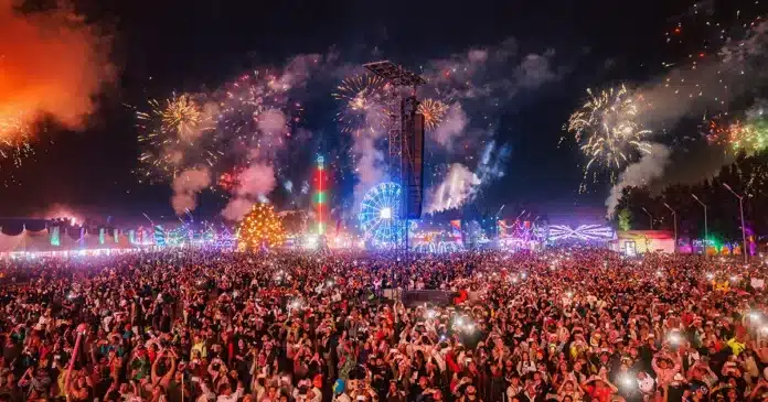 Crowd watching EDC Mexico festival fireworks