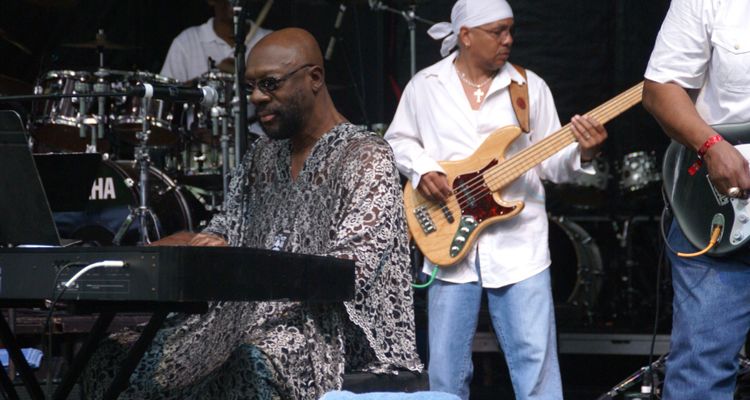 Isaac Hayes playing keyboard