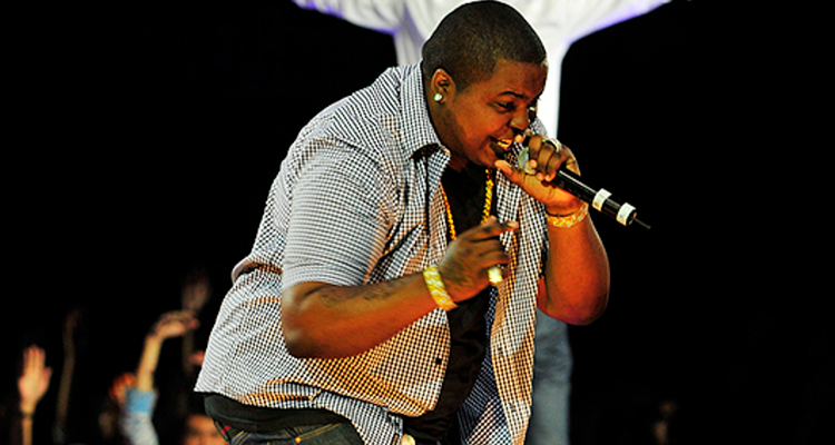 Sean Kingston singing onstage in concert