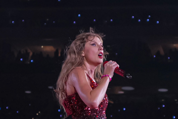 Taylor Swift singing into microphone