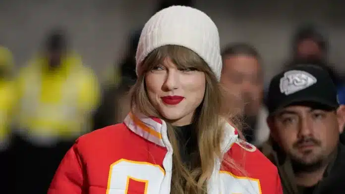 Taylor Swift watching football game today